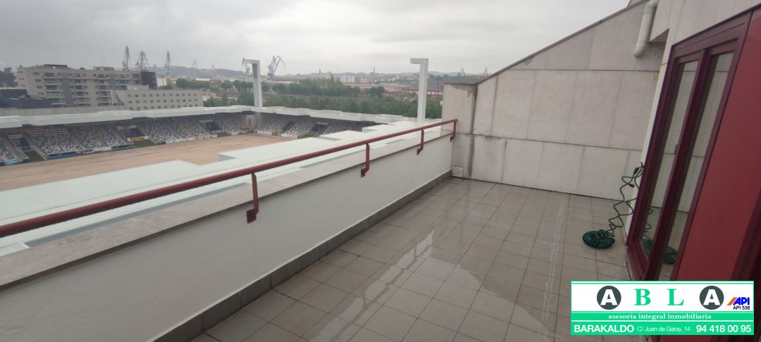 Comprar piso con terraza / balcón en Bagatza